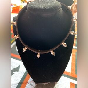 Gothic/punk Silver Spike Choker Necklace with 10 spikes in great condition